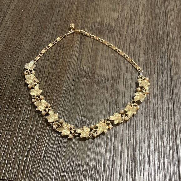 Vintage Lisner Maple Leaf Faux Pearl Necklace Open Work GoldTone - Picture 2 of 12